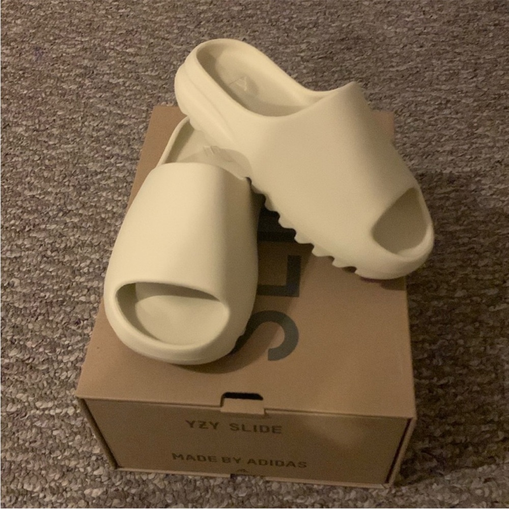 Yeezy Slides Bone